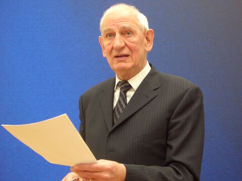 R. Phleps bei seiner Rede zur Vernissage am 13.03.2005