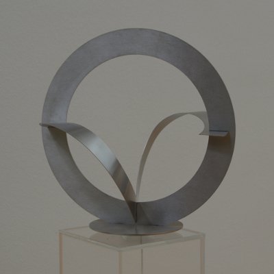 Roland Phleps: Skulptur "Schleife in tragendem Ring"