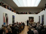 Roland Phleps begrüßt die Gäste bei der Vernissage