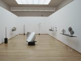Blick in die Skulpturenhalle mit Werken von Roland Phleps