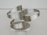 Drei Sinuskurven-Vierecke als aufsteigende Spirale. Skulptur von Roland Phleps