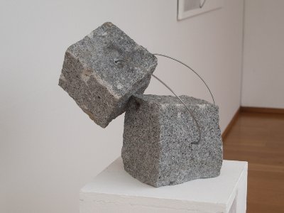 Michael Danner: Skulptur "Labiler Halt - auf der Ecke"