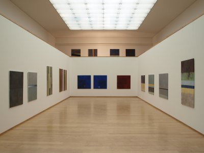 Blick in die Skulpturenhalle mit Werken von Peter Albert