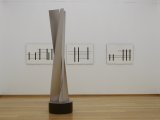 Japanischer Fries von Erwin-Josef Speckmann und
		"Bündelstele I" von Roland Phleps