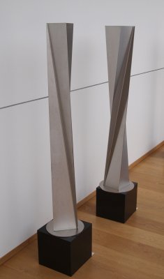 Roland Phleps: "Ellipse, diagonal eingerollt" u. "Ellipsenkurven-Viereck-Paar 1"