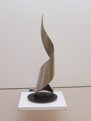 Roland Phleps: Skulptur "Solo 3" (Kreisbogendreieck III/3)