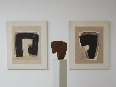 René Dantes: Skulptur "Kopfsichel" sowie Bilder "Kopf Var IV" und "Kopf Var III"