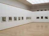 Blick in die Ausstellungshalle mit Werken Benedikt Werner Traut
