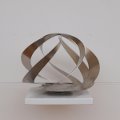 Roland Phleps: Kreisscheibe mit sechs Spiralbogen-Einschnitten, räumlich