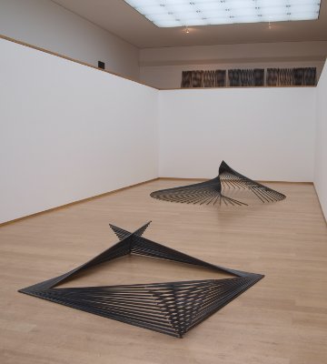 Blick in die Skulpturenhalle mit Werken von Gunter Frentzel