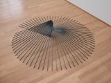 Gunter Frentzel: o. T., Skulptur aus 67 Vierkant-Metallstäben