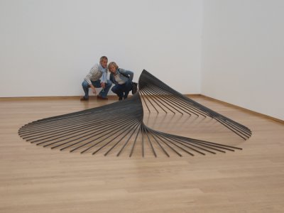 Gunter Frentzel: Ohne Titel, Skulptur aus 67 Vierkant-Metallstäben