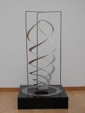 Roland Phleps: Kreisscheibe mit drei Spiralschnitten, räumlich als Mobile