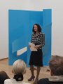 Die Kuratorin der Ausstellung stellt den Künstler und sein Werk vor