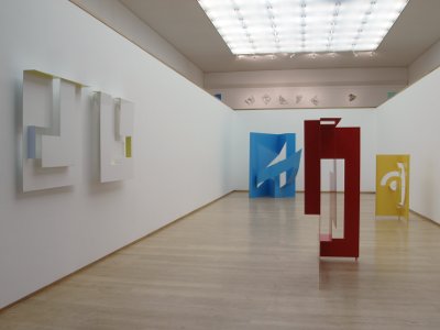 Blick in die Skulpturenhalle mit Werken von Daniel Chiquet