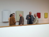 Gert Riel im Gespräch mit Besuchern