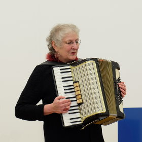 K. Müther, Akkordeon und Gesang