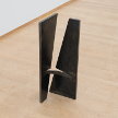 Karl Menzen: Stahlskulptur "Bogen - diagonal I"