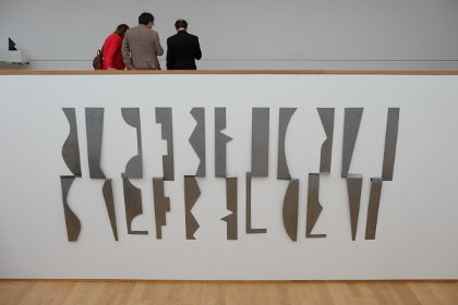 Karl Menzen: cut - mehrteilige Installation