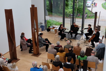 Das Holst-Quartett musiziert bei der Vernissage