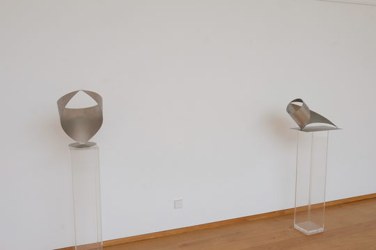 Roland Phleps: Dreieck 30 - 120 - 30 Grad, symmetrisch gerundet, verwunden und Dreieck 30 - 120 - 30 Grad, asymmetrisch eingerollt
