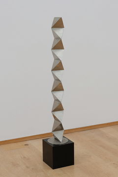 Roland Phleps: Tetraeder-Stele - Hommage à Brâncuși