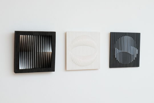 Natacha Caland: Collagen "Tourment jaune", "Twist again argent", "pleine lune", "Orange point à la ligne" und "Lignes noires"