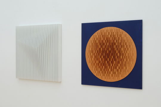 Ueli Gantner: Relief "pn r" und Natacha Caland: "Lune dorée"