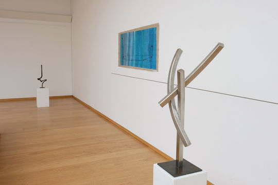 Skulpturen "Transformation - Lineament I" und "Drei Linien im Raum I" von Karl Menzen, "Contrapunto" von Karen Lüderitz