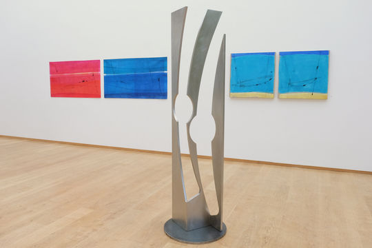 Bilder von Karen Lüderitz und Skulptur von Karl Menzen