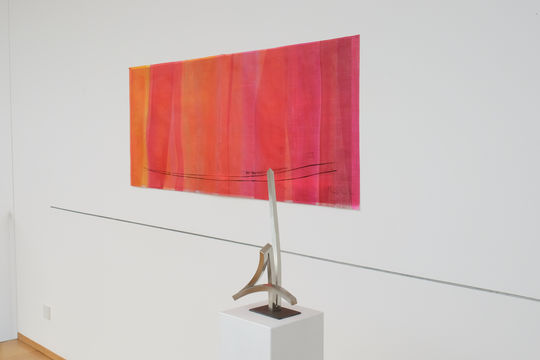 "Dancing with Light" von Karen Lüderitz und Skulptur "Transformation - Lineament II" von Karl Menzen