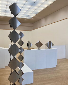 Skulpturen von Roland Phleps zum Thema "Quadrat"