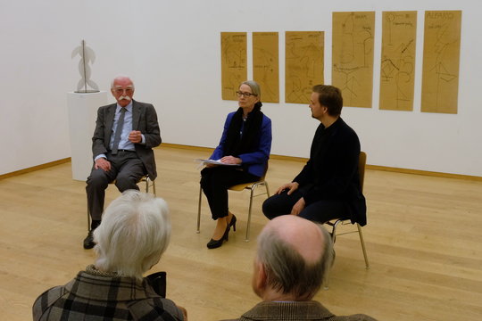 Bei der Vernissage wird Andreu Alfaro und sein Werk vorgestellt