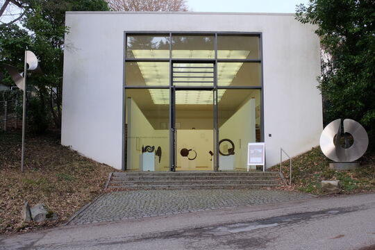 Ausstellung "Formen des Kreises" von Rüdiger Seidt in der Skulpturenhalle