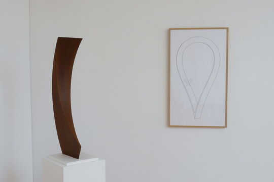 Rüdiger Seidt: Skulptur o. T. und Digitaldruck "Pointer earth"