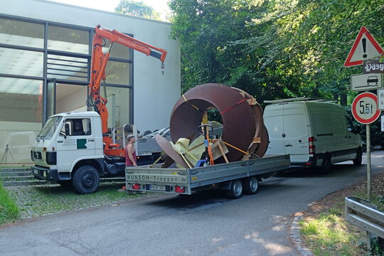 Ankunft der Großplastiken von Rüdiger Seidt