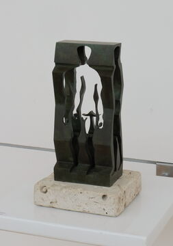 Johannes von Stumm: Skulptur "Kouros"
