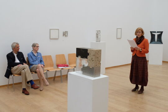 B. von Gilsa stellt das Werk des Künstlers vor