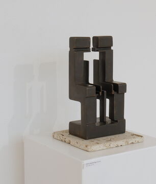 Johannes von Stumm: "Sitzende Figur"