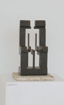 Johannes von Stumm: "Sitzende Figur"