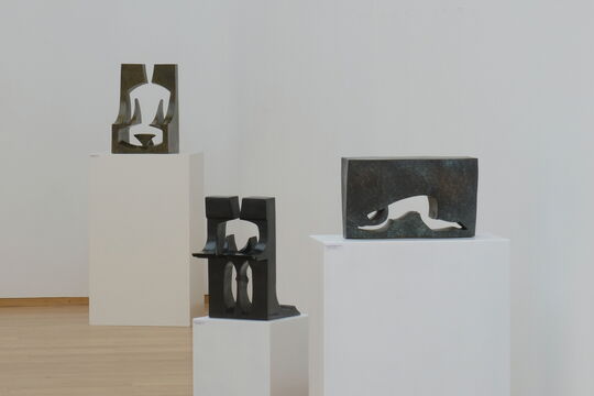 Johannes von Stumm: Skulpturen "Kontemplation I", "Knieende Figur" und "Kauernde Figur"