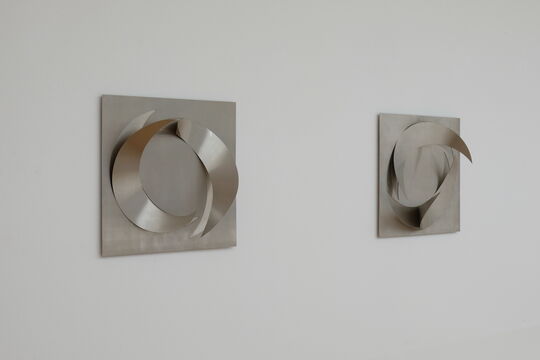 Roland Phleps: Reliefs "Tanzende Monde"