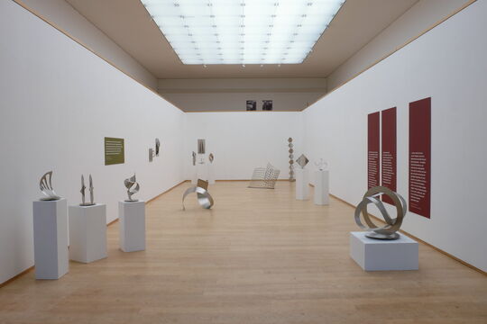 Ausstellung "Formenkosmos" von Roland Phleps