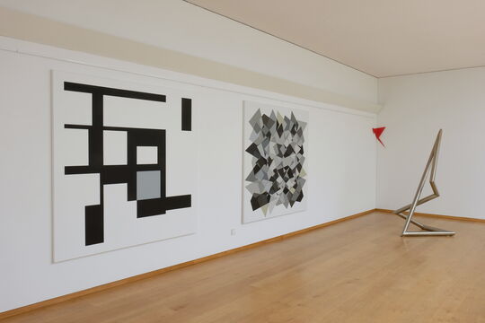 Werke von Norbert Thomas auf der Galerie der Ausstellungshalle