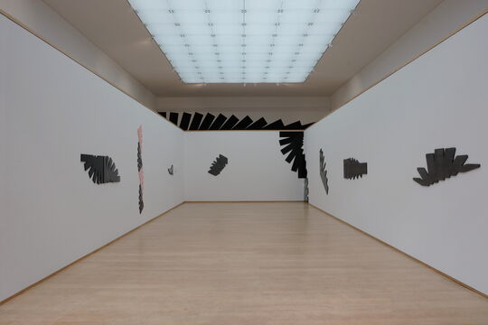 Ausstellung "Falling, Folding & Inbetween" von Dave Grossmann