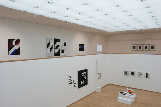 Kammerer-Luka: Ausstellung "Black or White and Nothing More?" in der Ausstellungshalle der Stiftung für Konkrete Kunst Roland Phleps, Freiburg