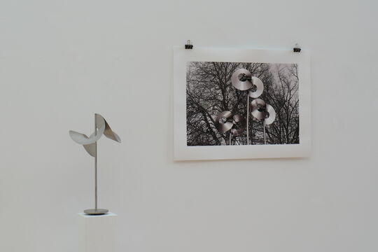 Fotografie "Stadtgarten" von Stefan Wiegandt und Skulptur "Ikarus" von Roland Phleps