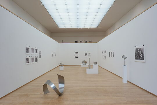 Ausstellung "Geometrie und Formen in der Stadt" mit Fotografien von Stefan Wiegandt und Skulpturen von Roland Phleps