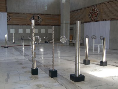 Skulpturen von Roland Phleps in der ehemaligen Pfarrkirche St. Elisabeth in Freiburg-Zähringen