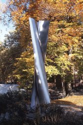 Roland Phleps: Bündel-Stele 1. Freiburg, Platz der Universität